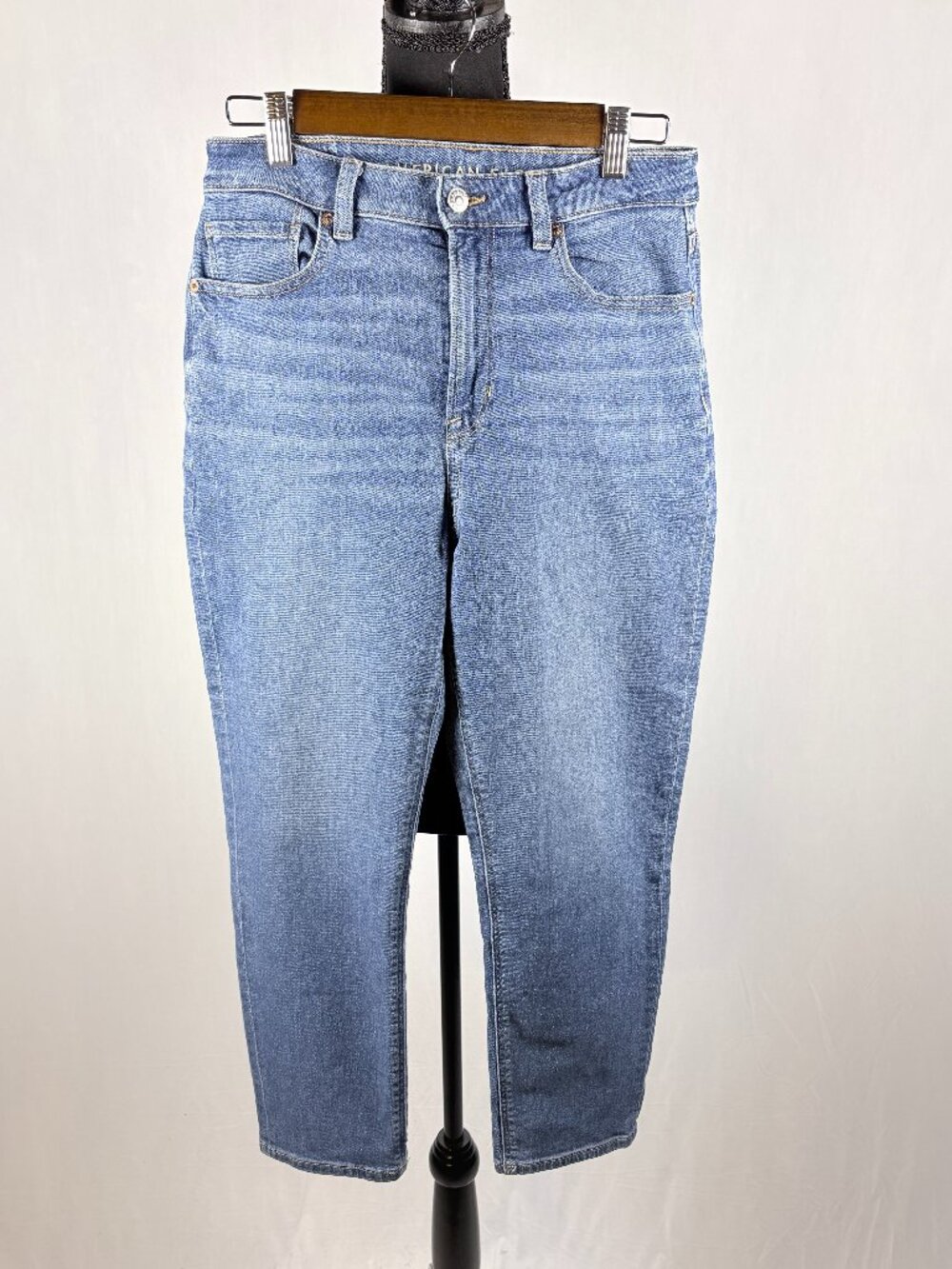 American Eagle | Mom Jean Stretch Jeans | Women’s 6S| Light Wash High Rise